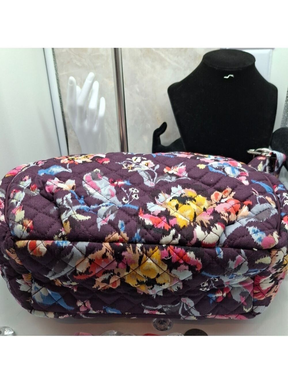 Vera Bradley Med Sized Floral Quilted Bag - Purple Like New - Picture 8 of 12